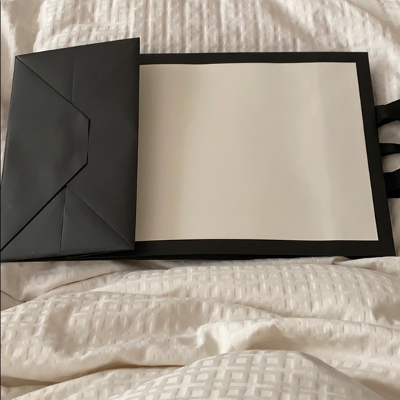 SMALL BLACK AND WHITE GUCCI SHOPPING BAG NEW - Picture 6 of 8